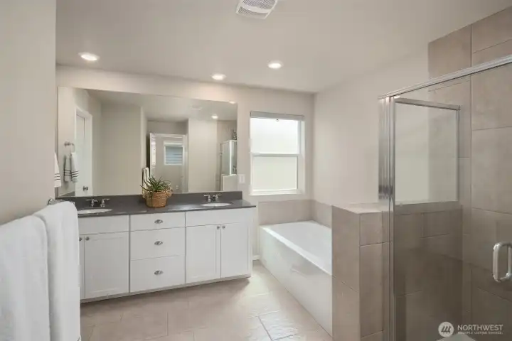 Gorgeous 5-piece primary en-suite bathroom