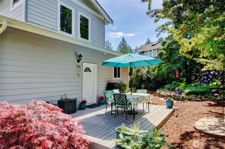 Private deck and back yard area of the home and property. Private deck and back yard area of the home and property.