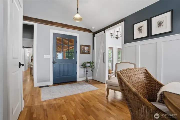 Step inside to this sweet yet sophisticated design, which enjoys a timeless maritime character. This home masterfully blends cozy aesthetics with refined details, offering an inviting atmosphere that captures the essence of coastal living. Every corner reflects a thoughtful approach to space and light, ensuring the property feels both intimate and expansive for modern living. Step inside to this sweet yet sophisticated design, which enjoys a timeless maritime character. This home masterfully blends cozy aesthetics with refined details, offering an inviting atmosphere that captures the essence of coastal living. Every corner reflects a thoughtful approach to space and light, ensuring the property feels both intimate and expansive for modern living.