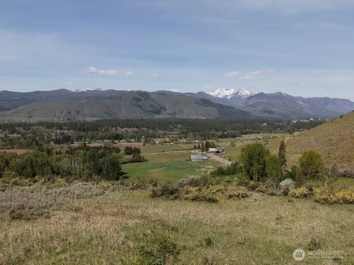 Less than 8 minutes to drive to Winthrop and amenities! Less than 8 minutes to drive to Winthrop and amenities!