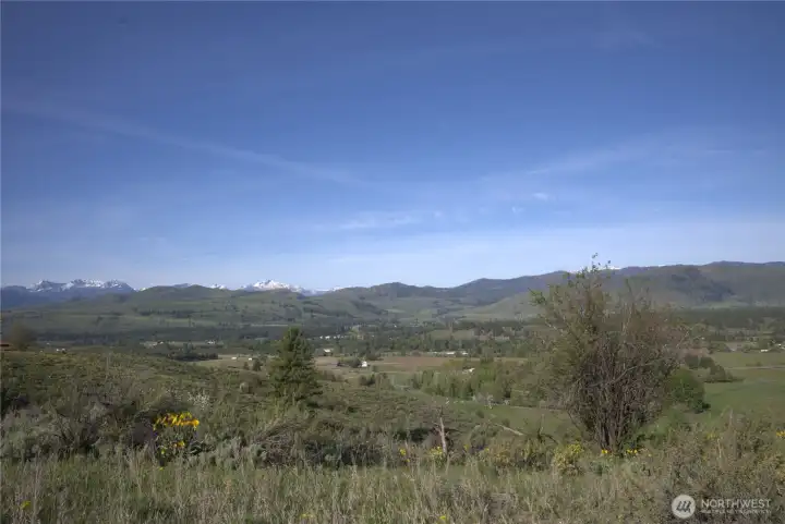 Whether you’re a mountain biker, gravel rider, golfer, hiker, naturalist, or simply someone dreaming of a peaceful Methow Valley escape, this location delivers! Whether you’re a mountain biker, gravel rider, golfer, hiker, naturalist, or simply someone dreaming of a peaceful Methow Valley escape, this location delivers!