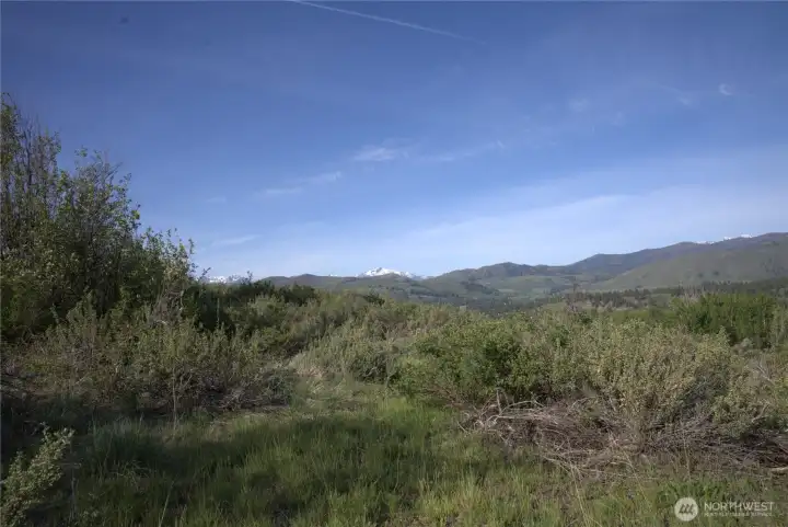 Hike, run, or bicycle out the door to miles single track trails and Forest Service roads for primo gravel riding. Hike, run, or bicycle out the door to miles single track trails and Forest Service roads for primo gravel riding.