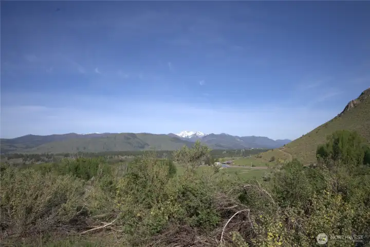 Watch the seasons play across both the impressive high peaks and moderate hills like Patterson Mountain! Watch the seasons play across both the impressive high peaks and moderate hills like Patterson Mountain!