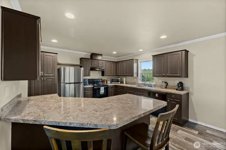 Breakfast bar space.