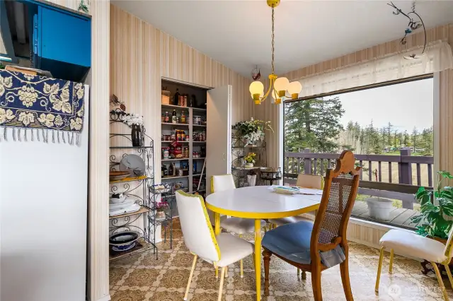 Dining area off kitchen