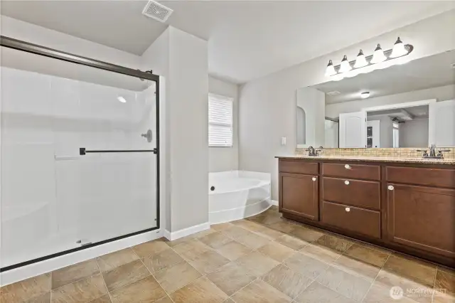 5 piece primary bath with dual sinks.