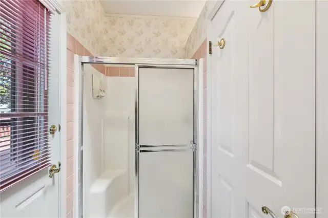 3/4 bath in Primary