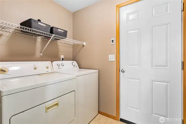Washer and dryer do not convey.