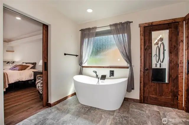 Gorgeous Tub