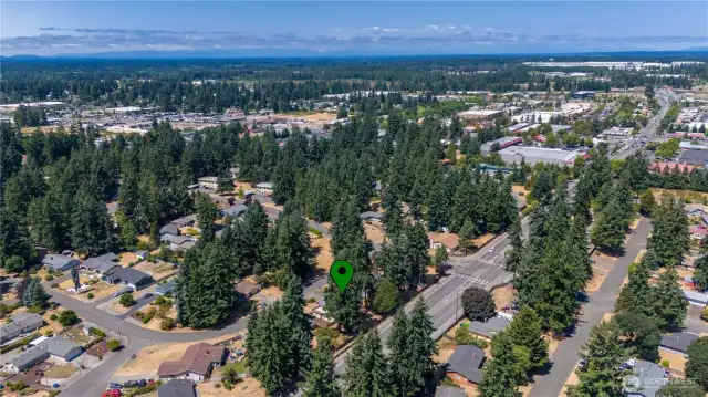 Location Location! 2 Mins Away From The Freeway