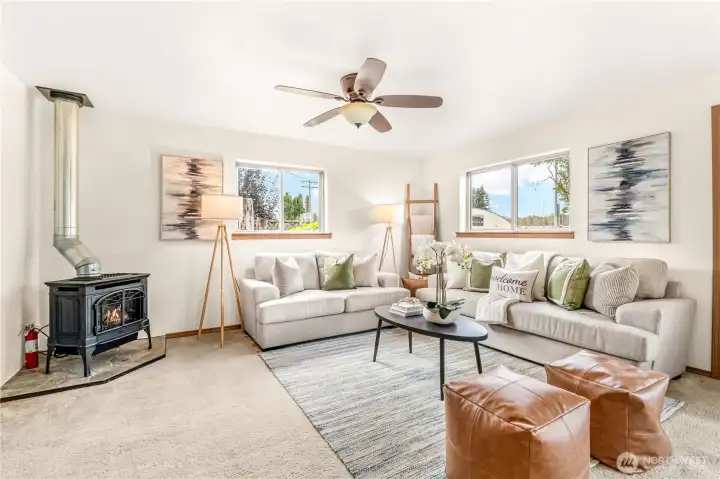 Main living are with gas fireplace