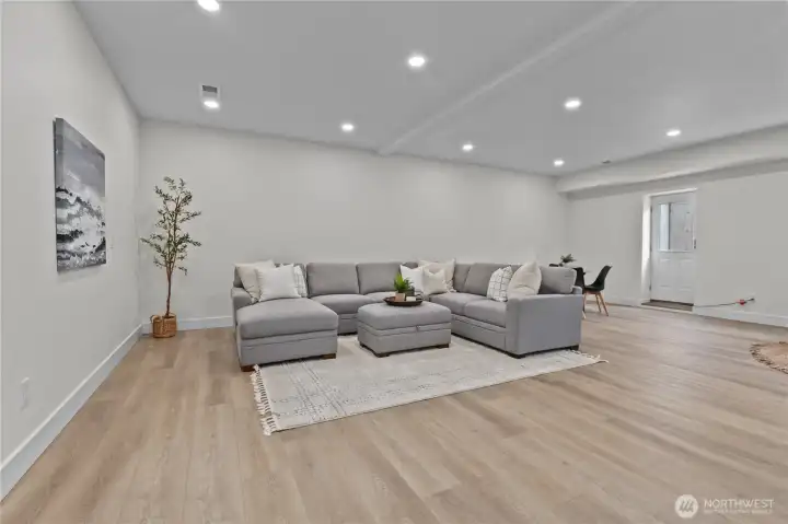 Additional flex/living space Additional flex/living space