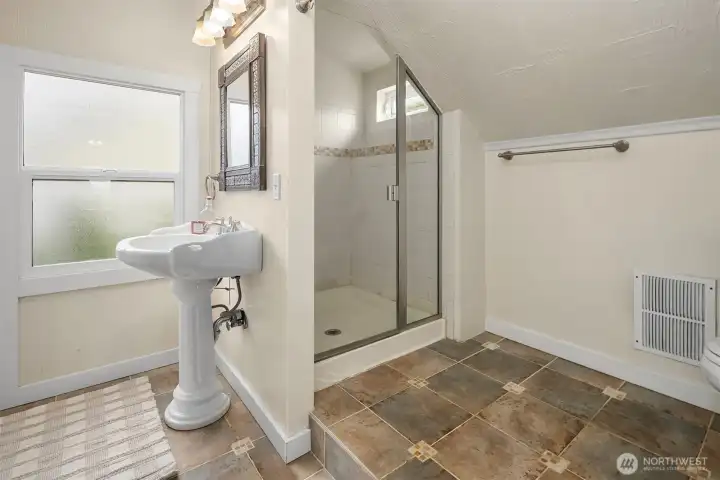 Primary en suite with updated finishes Primary en suite with updated finishes