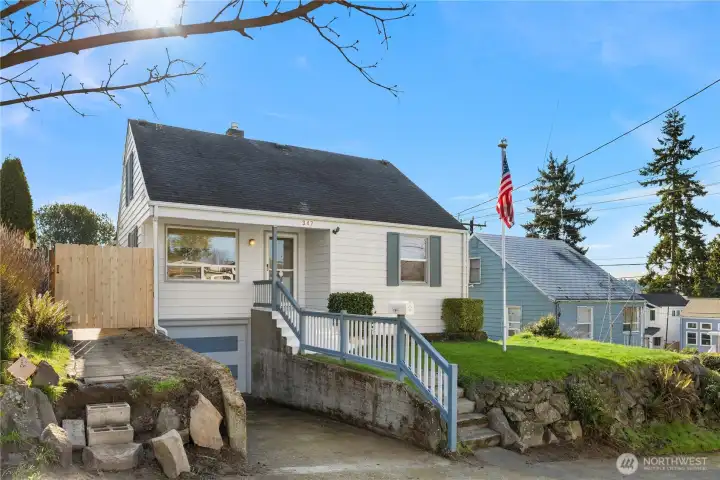 Classic Cape Cod façade in West Woodland