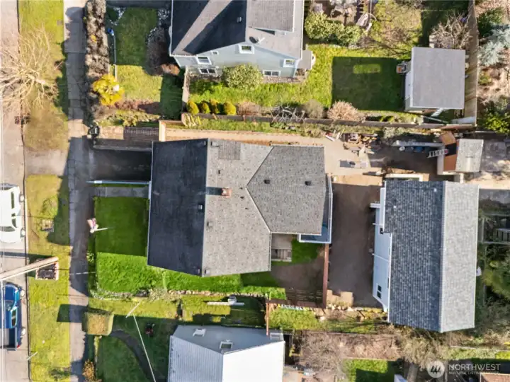Overhead view highlighting yard and lot Overhead view highlighting yard and lot