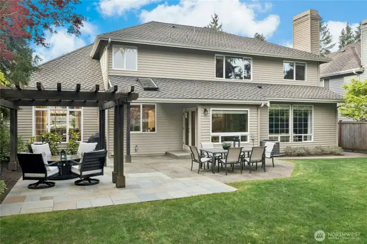 Stepping outside you will find an exceptional space. Planned, lovingly executed and cared for over the years. Every detail has been thought of.