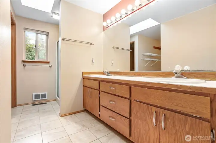 En suite Primary bath