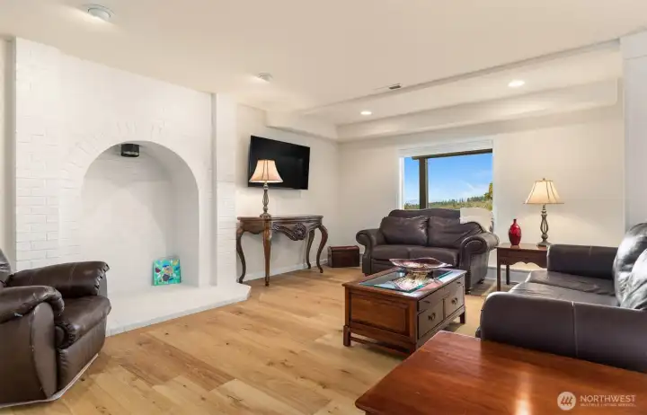 Lower Floor Apartment  has open conceprt living