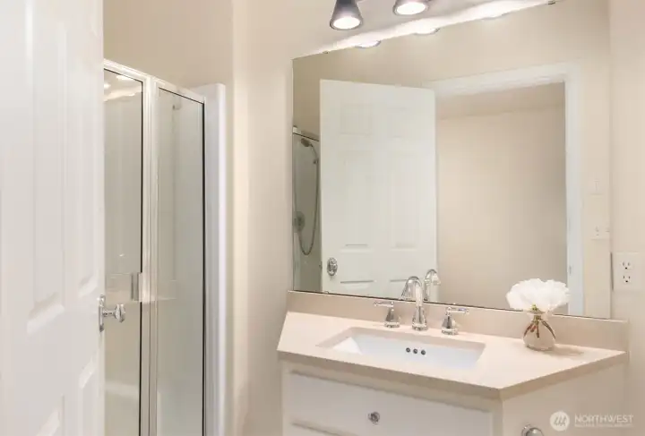 Apartment Full Bath