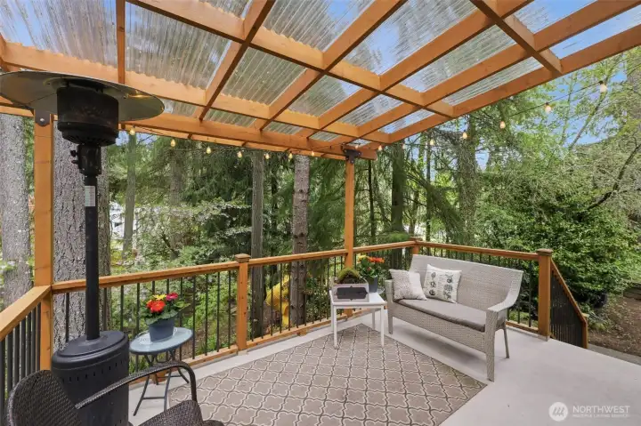 Imagine being wrapped in a warm blanket and drinking your hot cup of coffee while taking in the view with so much privacy.