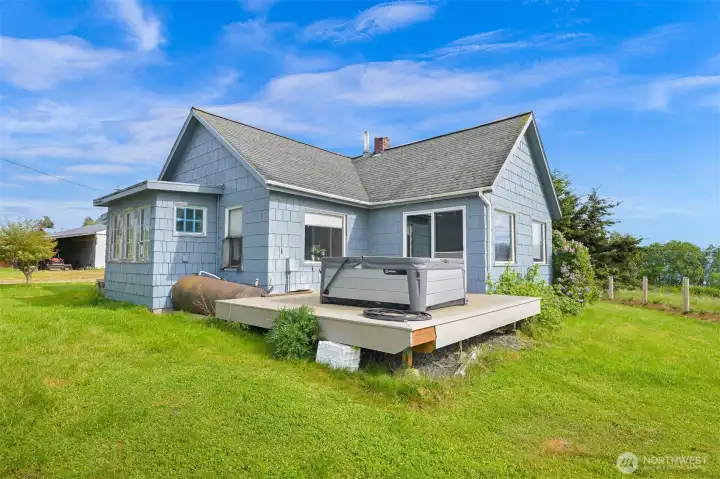 Water-facing home and grounds positioned to capture the surrounding natural beauty. Water-facing home and grounds positioned to capture the surrounding natural beauty.