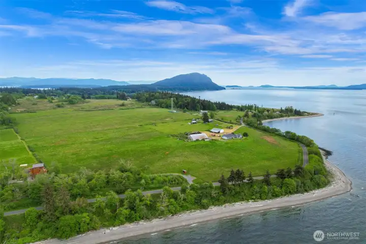 Sweeping views across the bay toward surrounding islands and mountain landscapes. Sweeping views across the bay toward surrounding islands and mountain landscapes.