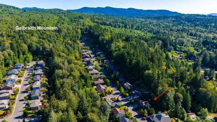 Situated at the base of Galbraith mountain, world class mountain biking and hiking trails are right outside your front door.