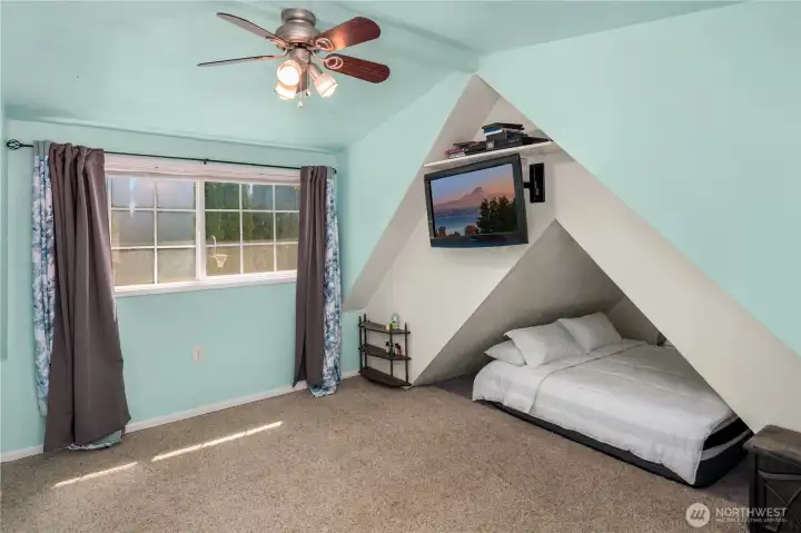 Loft space above Shop