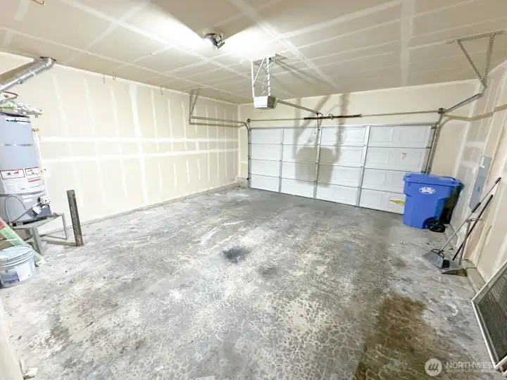 2-Car Garage 2-Car Garage