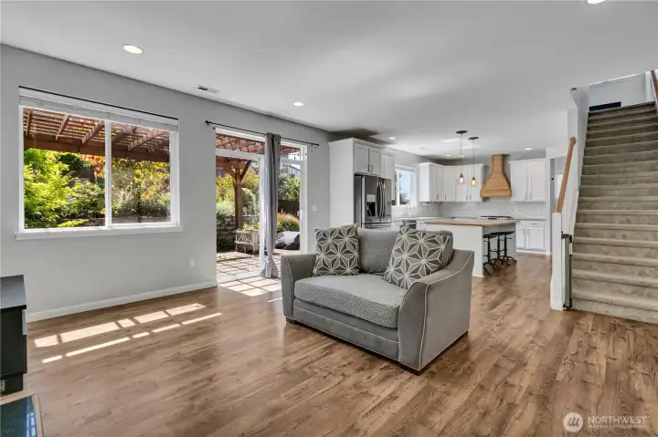 Extra wide white-on-white shutter blinds throughout! Easy access to BBQ patio! Extra wide white-on-white shutter blinds throughout! Easy access to BBQ patio!