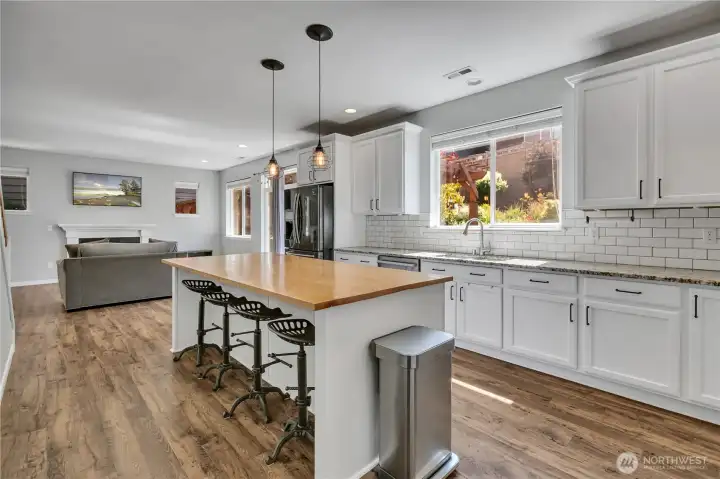 Pendant Lighting package! Raised panel cabinets! Baker's wood slab island! Granite counters! Pendant Lighting package! Raised panel cabinets! Baker's wood slab island! Granite counters!