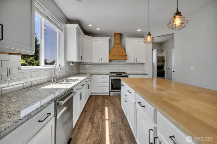 Stainless steel appliances! Picture window to fenced yard! Stainless steel appliances! Picture window to fenced yard!