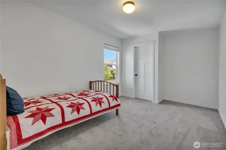 Guest bedroom with walk-in closet and study desk niche! Guest bedroom with walk-in closet and study desk niche!