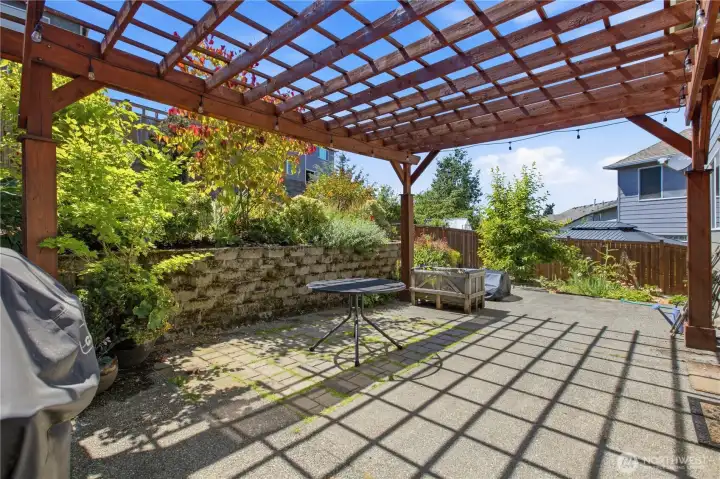 Gazebo-style BBQ patio in professionally landscaped yard! Gazebo-style BBQ patio in professionally landscaped yard!
