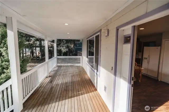 Huge front covered porch.