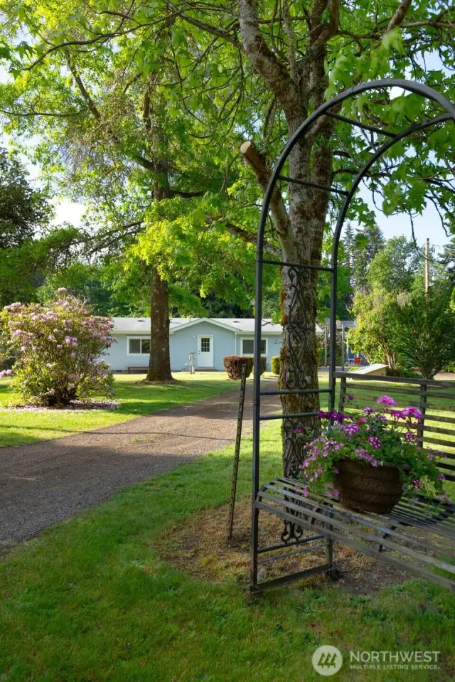 2 bd manuf home conveys as personal property.