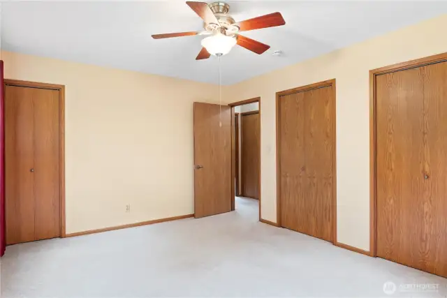 3 closets in primary....