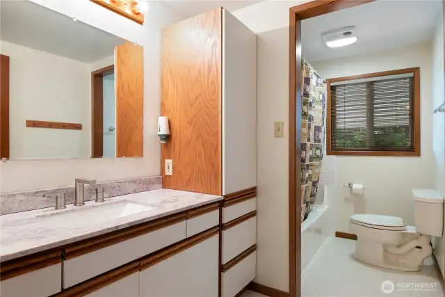 Full bath upstairs