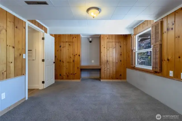 Bedroom #5 w built in desk and dual closets.