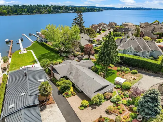 Whether you’re entertaining on the patio, launching your kayak from the dock, or strolling to nearby parks and cafes, every day here feels like a getaway.