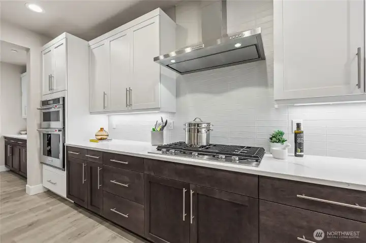 5 Burner natural gas stove top! Photos are for representational purposes only.  Colors and options may vary.