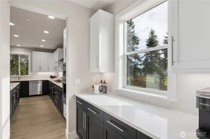 Photos are for representational purposes only.  Colors and options may vary.