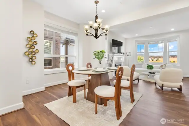 Dining room is between living room and kitchen.