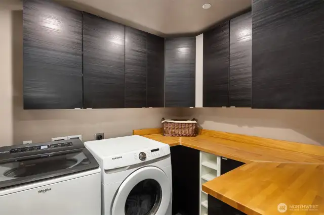 Large laundry room with plenty of storage options