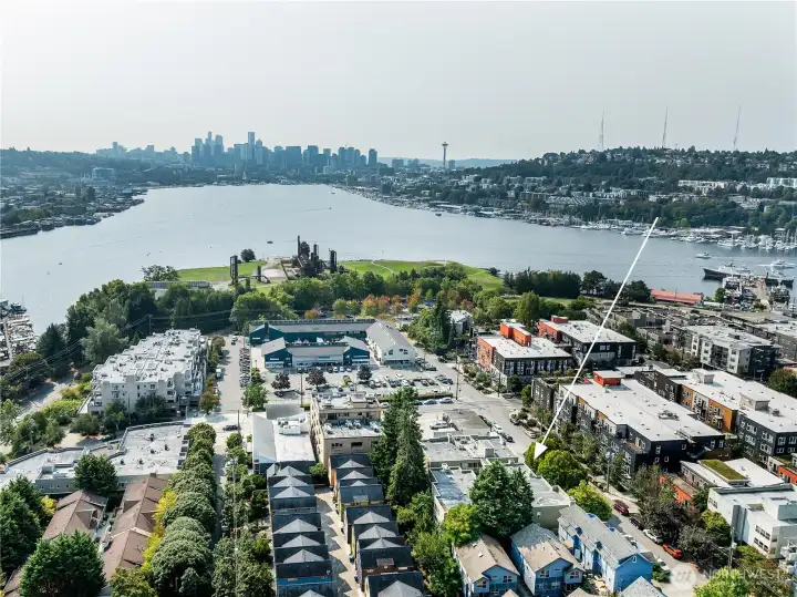 Central location in the heart of Wallingford with quick access to the Burke Gilman, Gas Works Park, Fremont and downtown.