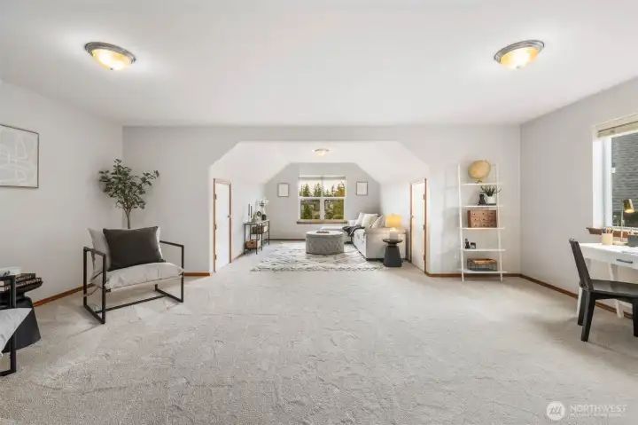 HUGE bonus room with lots of natural light