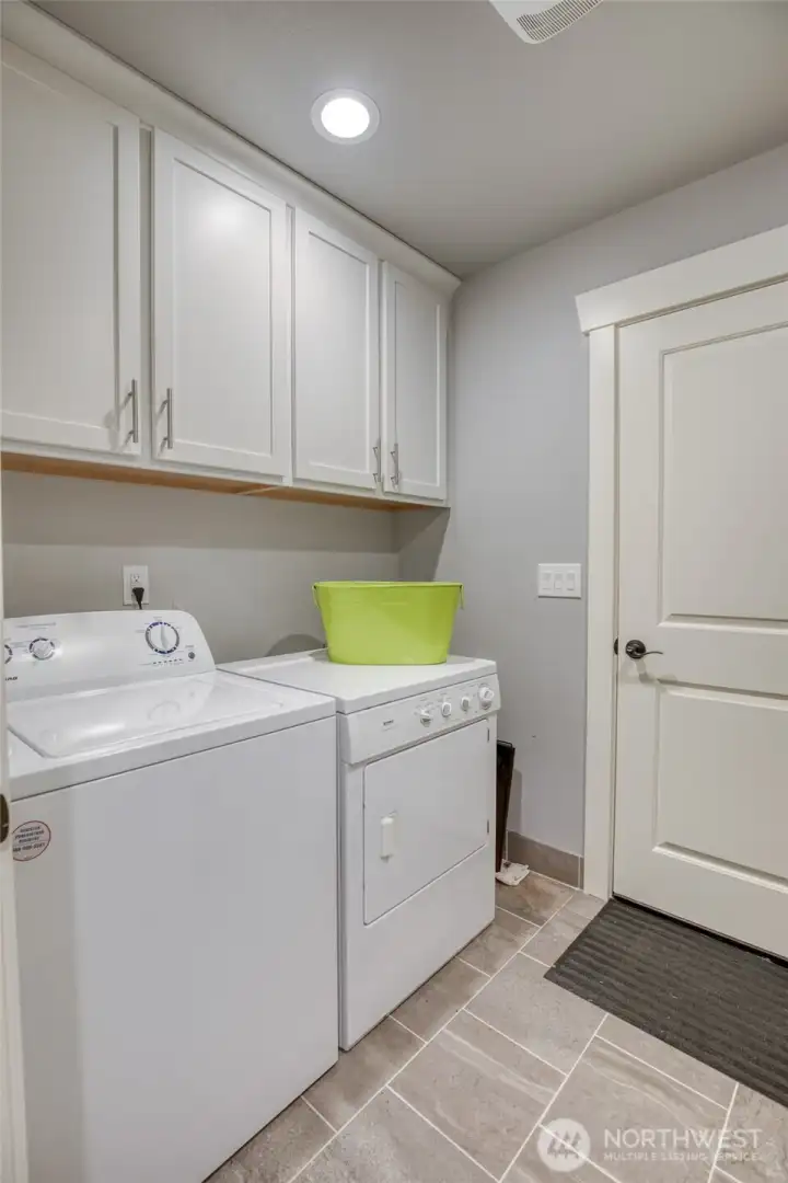 Laundry room/mud room adjacent to garage