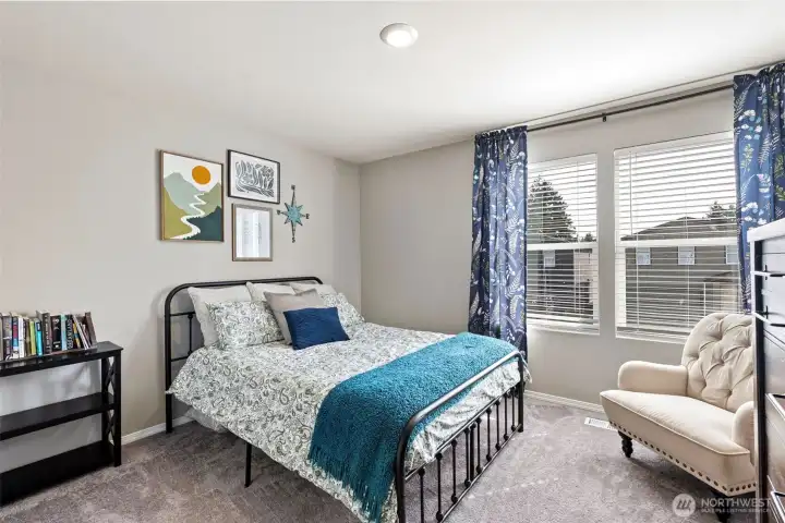 2nd bedroom with closet