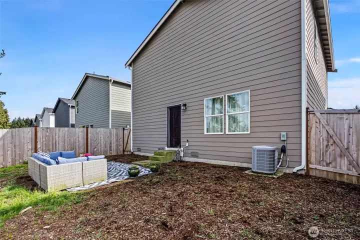 Backyard gets both morning and afternoon sun! Backyard gets both morning and afternoon sun!