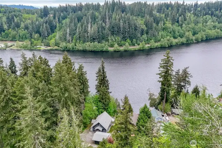 In this aerial view you see the house, garage and lake but to the far left top of the photo is the community boat launch.